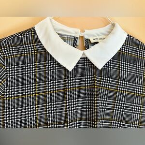 Like new blouse with white collar, for formal and informal settings.